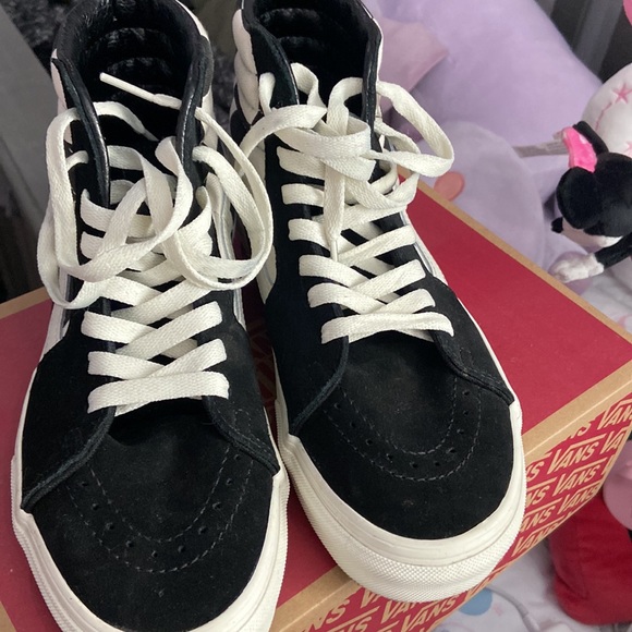 Vans - Picture 2 of 4